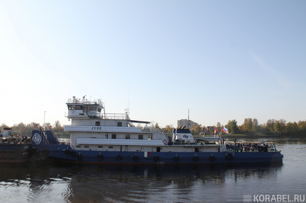 Прогулка по буксиру-толкачу "Зубр" / Фото: Корабел.Ру