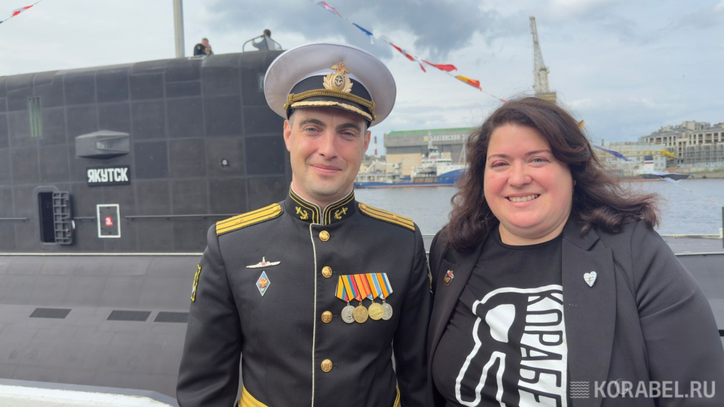 Командир подводной лодки "Якутск" и морской блогер Виктория Корабеловна / Фото: Корабел.Ру