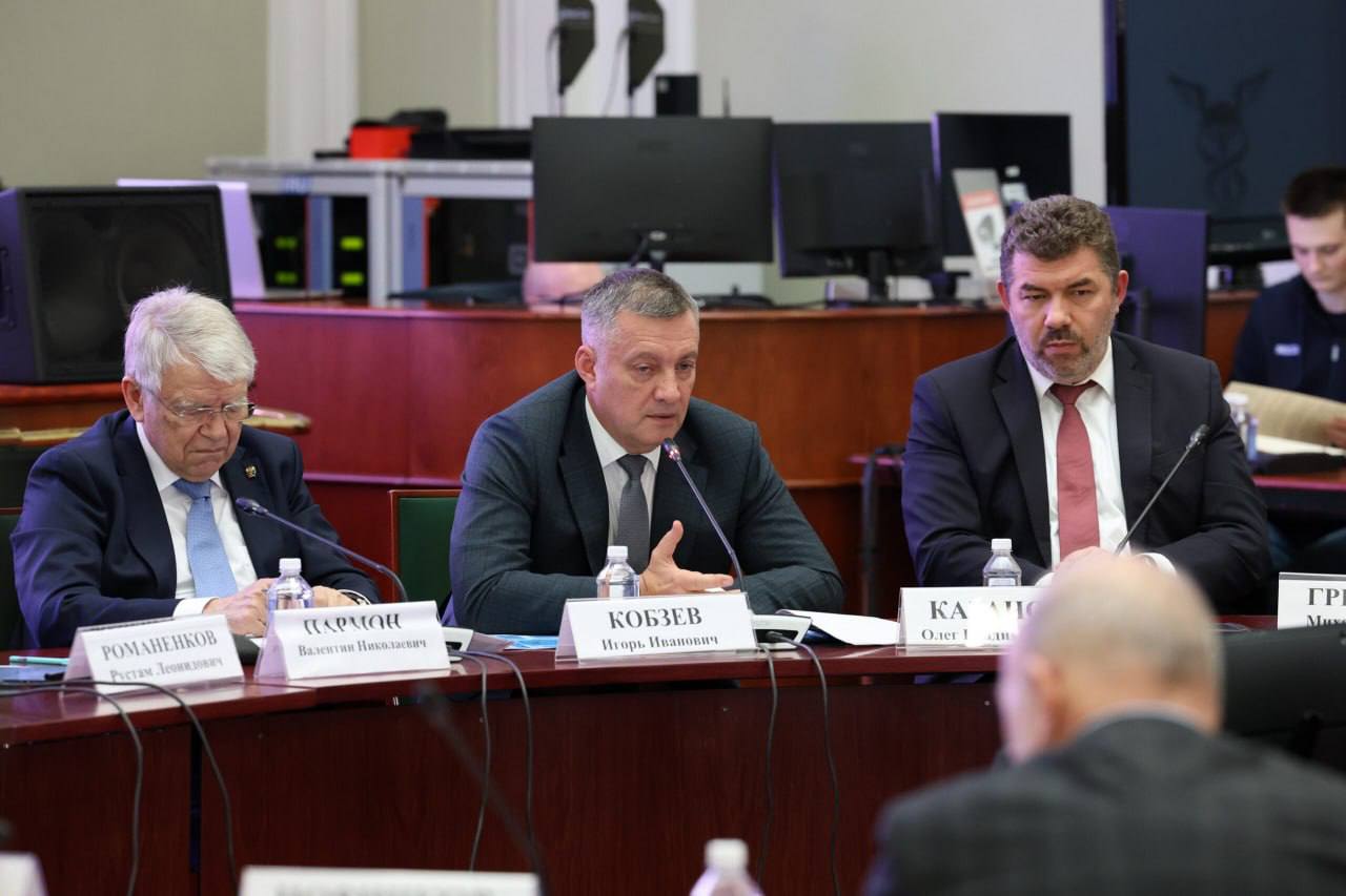 Губернатор Иркутской области Игорь Кобзев на IV Международном деловом форуме «Большая Сибирь и Арктика – 2025» / Фото: Пресс-центр форума «Большая Сибирь и Арктика – 2025»