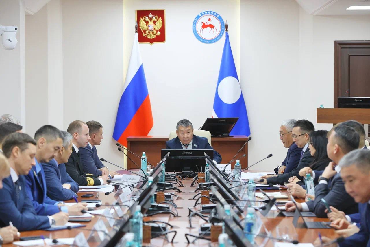 Тружеников речной отрасли Якутии поздравили с успешным завершением навигации 2025 года / Фото: правительство Республики Саха (Якутия)