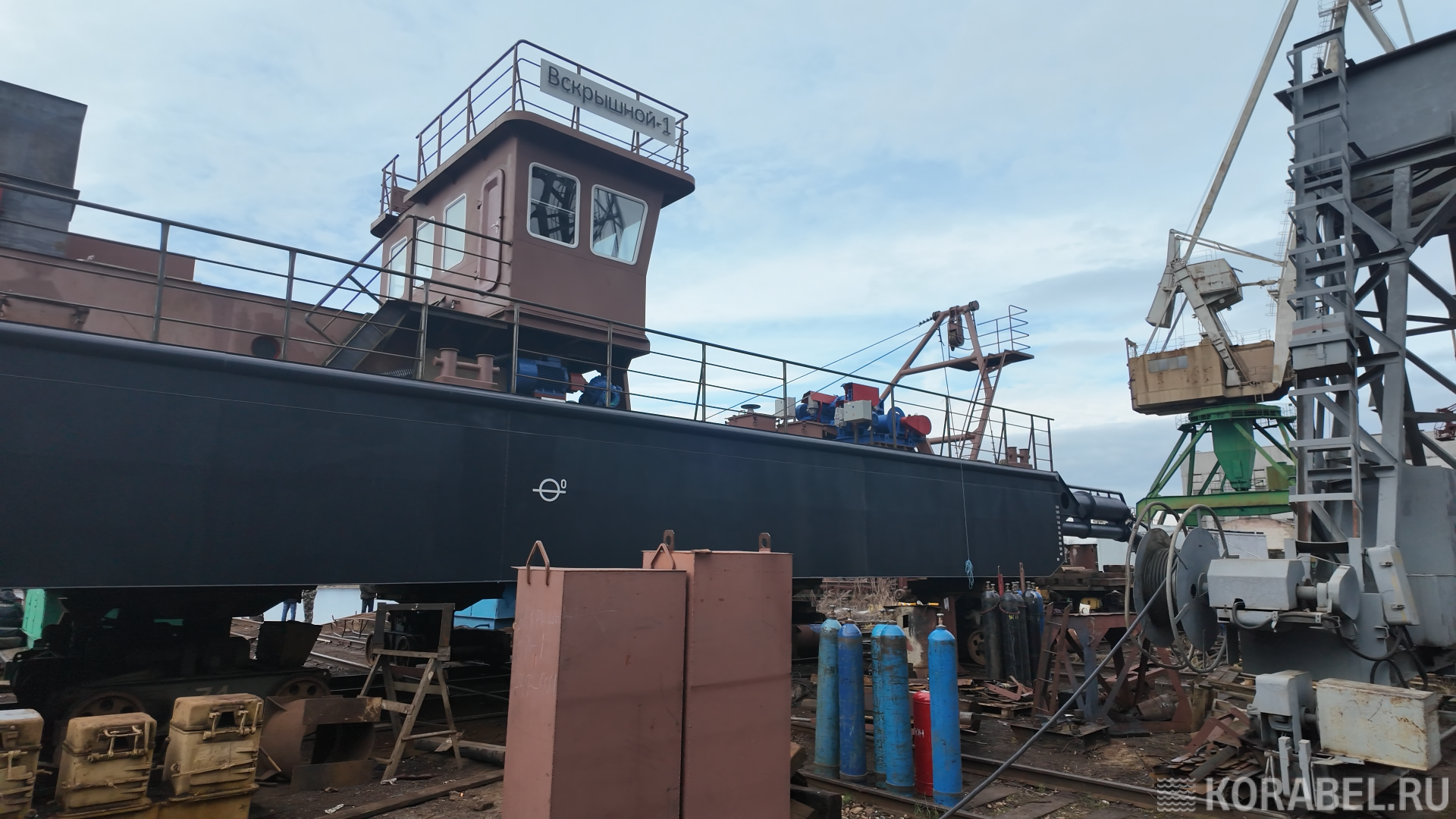 На спуске земснаряда "Вскрышной-1" / Фото: Корабел.Ру
