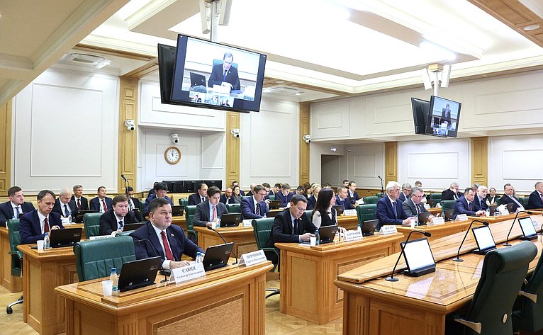 Парламентские слушания на тему "О реализации стратегии развития судостроительной промышленности на период до 2036 года и на дальнейшую перспективу до 2050 года" / Фото: Совет Федерации