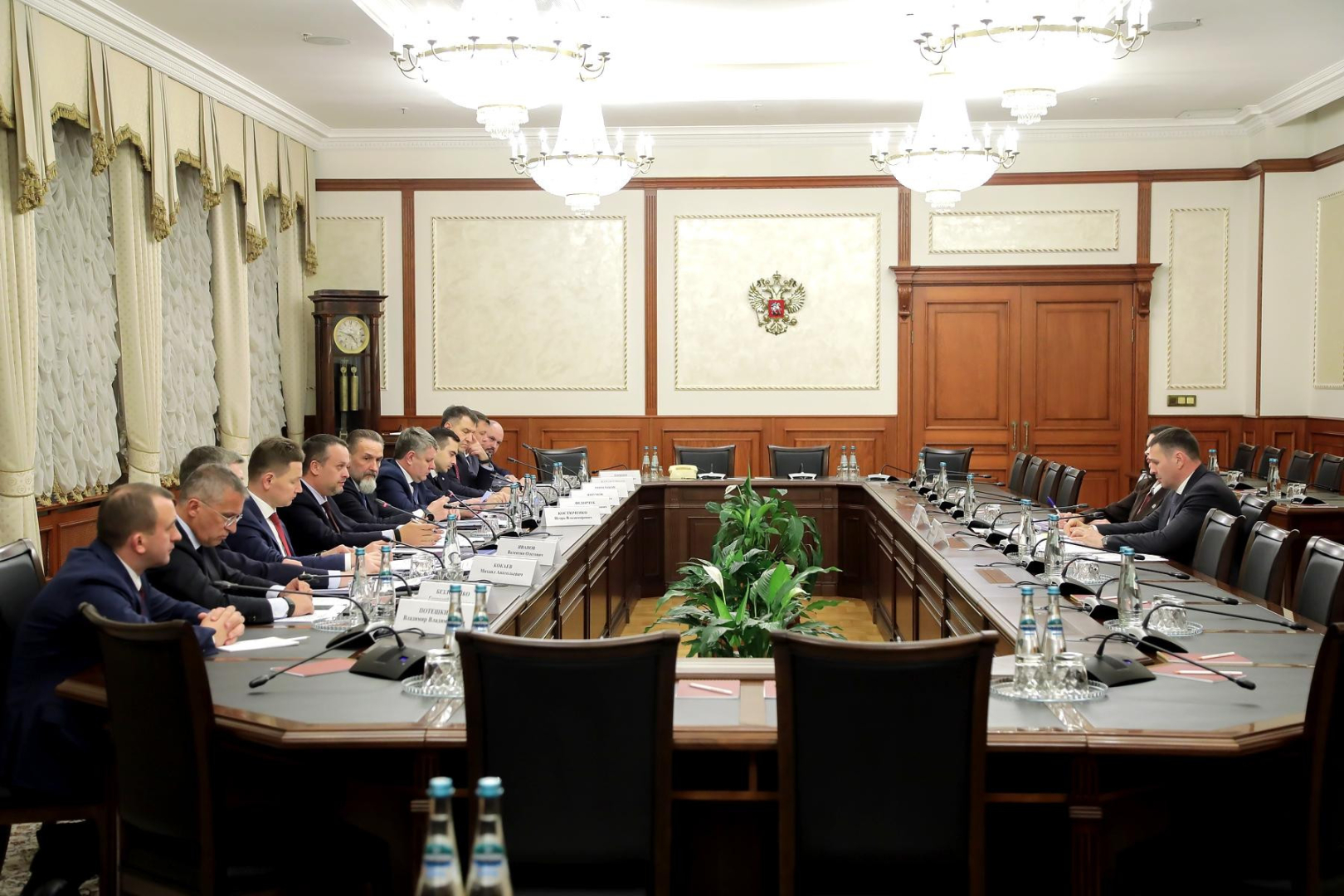 Рабочая встреча министра транспорта РФ Андрея Никитина с губернатором Хабаровского края Дмитрием Демешиным / Фото: Министерство транспорта РФ