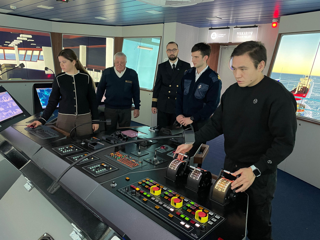 В ГУМРФ стартовало обучение судоводителей на уникальном навигационном тренажере УАЛ серии 22220 / Фото: Пресс-служба ГУМРФ