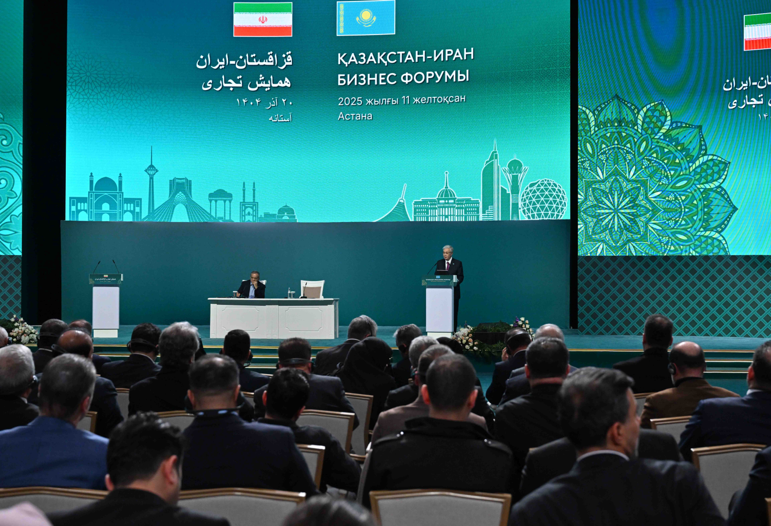 Касым-Жомарт Токаев и Масуд Пезешкиан приняли участие в казахско-иранском бизнес-форуме / Фото: Пресс-служба президента Республики Казахстан