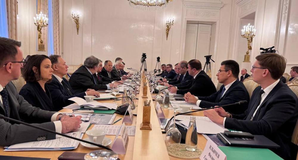 Виталий Хоценко на Совете глав субъектов при МИД России представил предложения по развитию международного транспортного коридора через Иртыш / Фото: Правительство Омской области