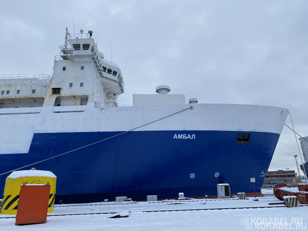 Железнодорожный паром "Амбал" компании "Оборонлогистика"/ Фото: Корабел.ру