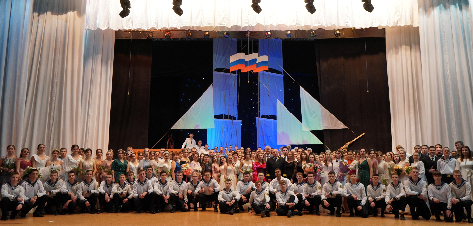 Курсантский бал/ Фото: КГМТУ