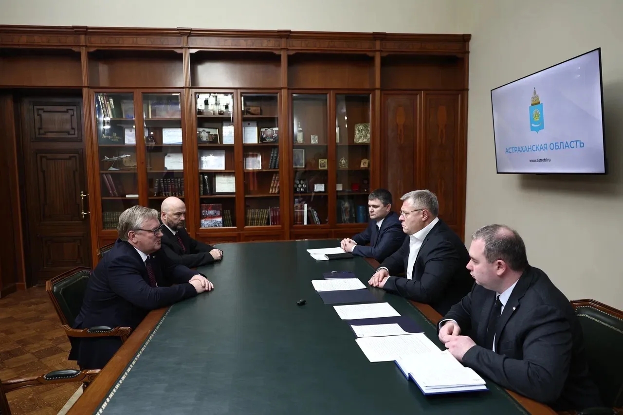 Главе региона представили нового руководителя астраханского филиала Морского регистра / Фото: Правительство Астраханской области