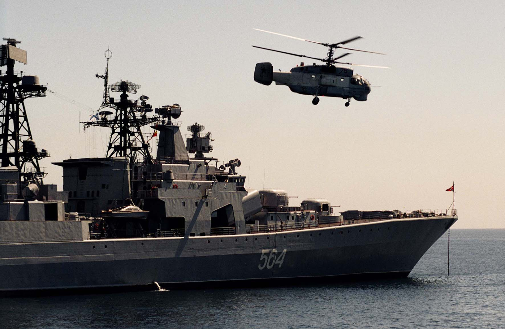 В заливе Петра Великого противолодочный корабль «Адмирал Трибуц» Тихоокеанского флота провел поиск «вражеской» субмарины / Фото: Министерство обороны РФ