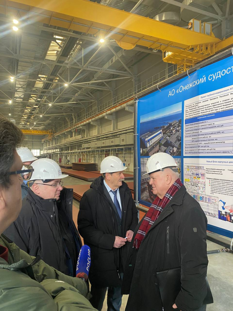 Сенатору Владимиру Чижову рассказали о завершении первой очереди глубокой модернизации верфи / Фото: Telegram-канал Владимир Чижов