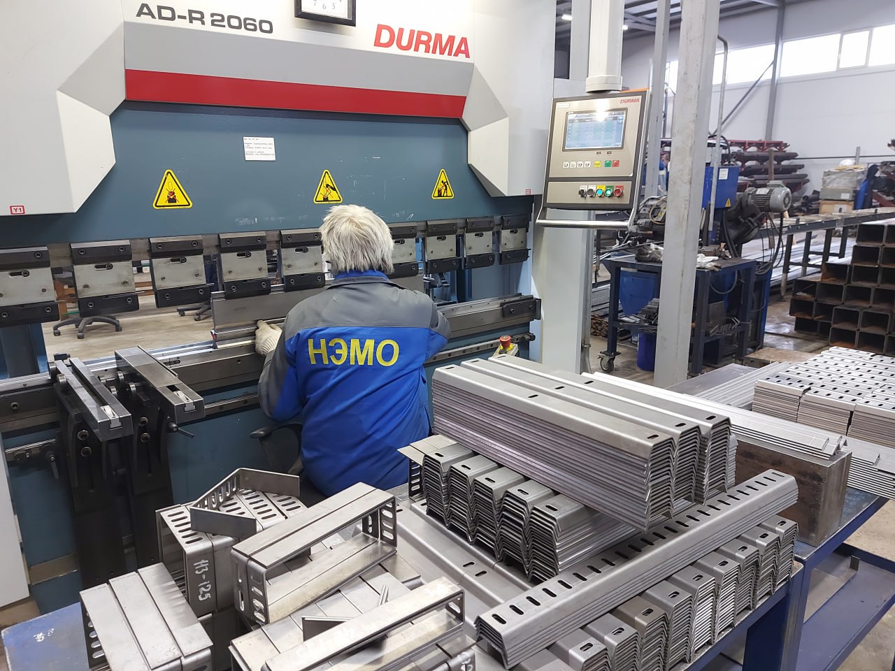 НЭМО поздравляет коллег с Днём слесаря / Фото: