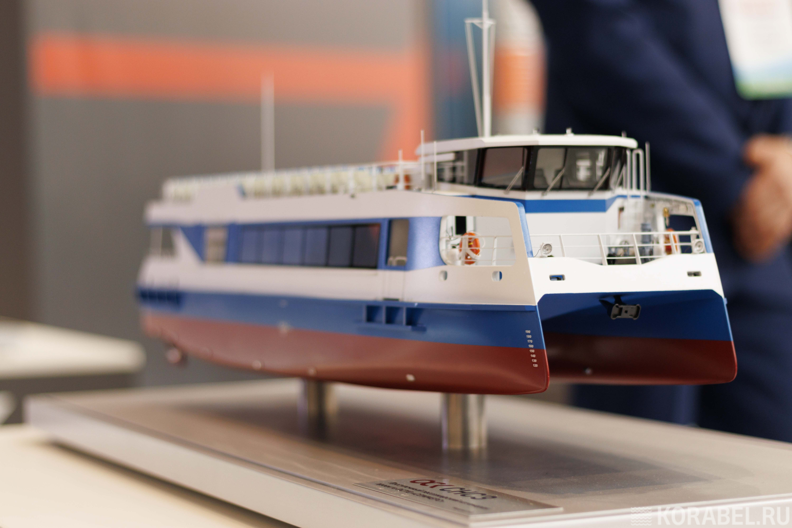 Модель пассажирского катамарана проекта 04710 «Соммерс», представленная на выставке НЕВА-2025 / Фото: Иван Дуденко, Корабел.Ру