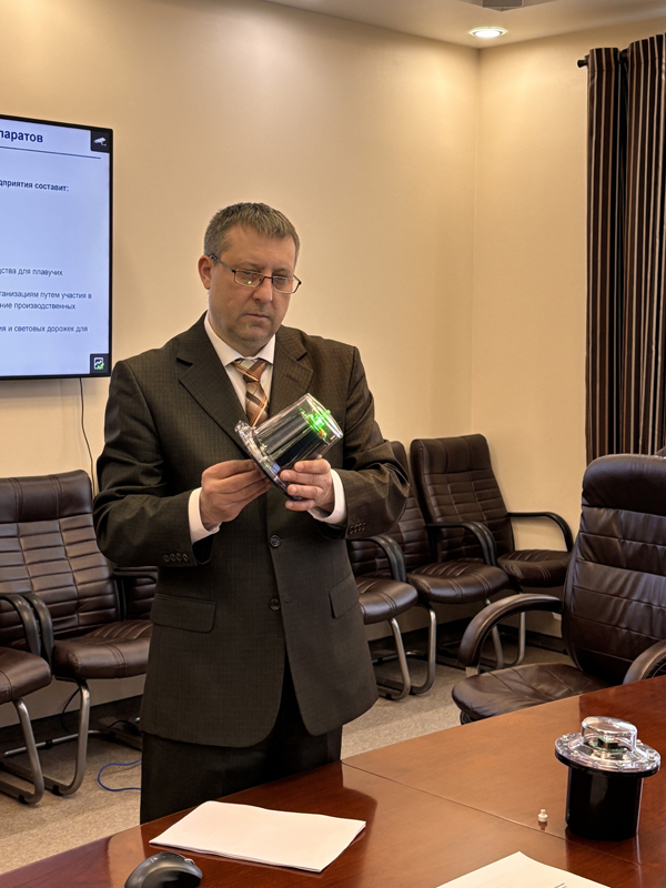 Азово-Черноморский бассейновый филиал ФГУП "Росморпорт" презентовал светооптическую аппаратуру собственного производства / Фото: