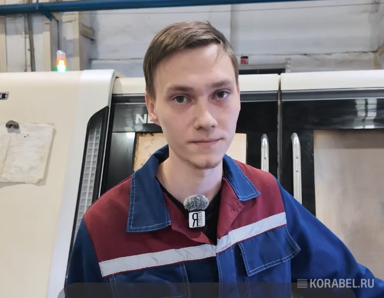 "Работа на производстве - это престижно", - Денис Грачев, оператор станков с программным управлением / Фото: Корабел.Ру