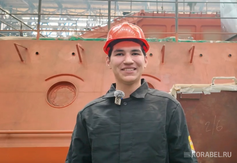 "Я служил на корабле и хотел пойти в судостроение, это были две мои мечты, и они сбылись", - Артур Ахтямов, достройщик II разряда / Фото: Корабел.Ру