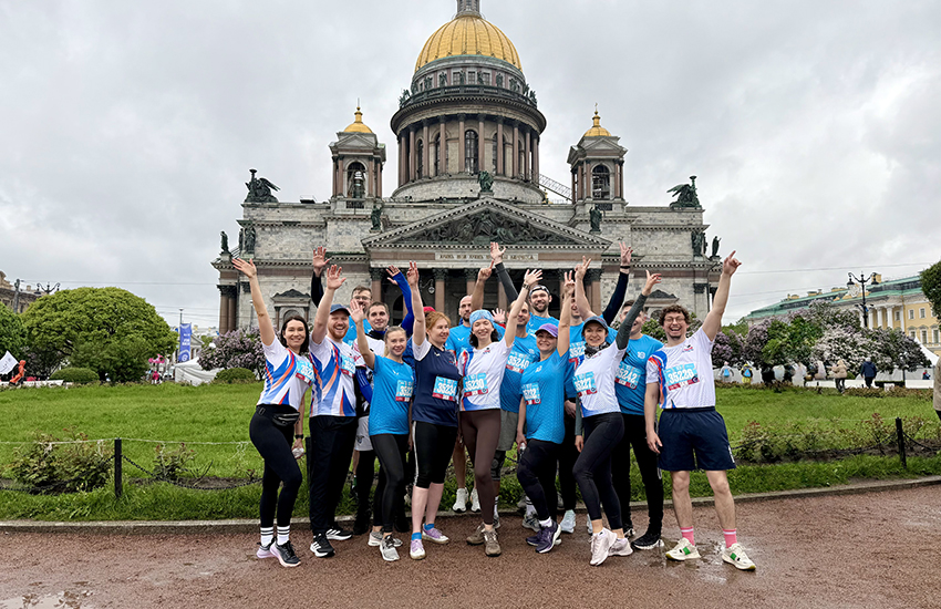 Команда ЗАО "СММ" на юбилейном полумарафоне "ЗаБег.РФ" в Петербурге / Фото: