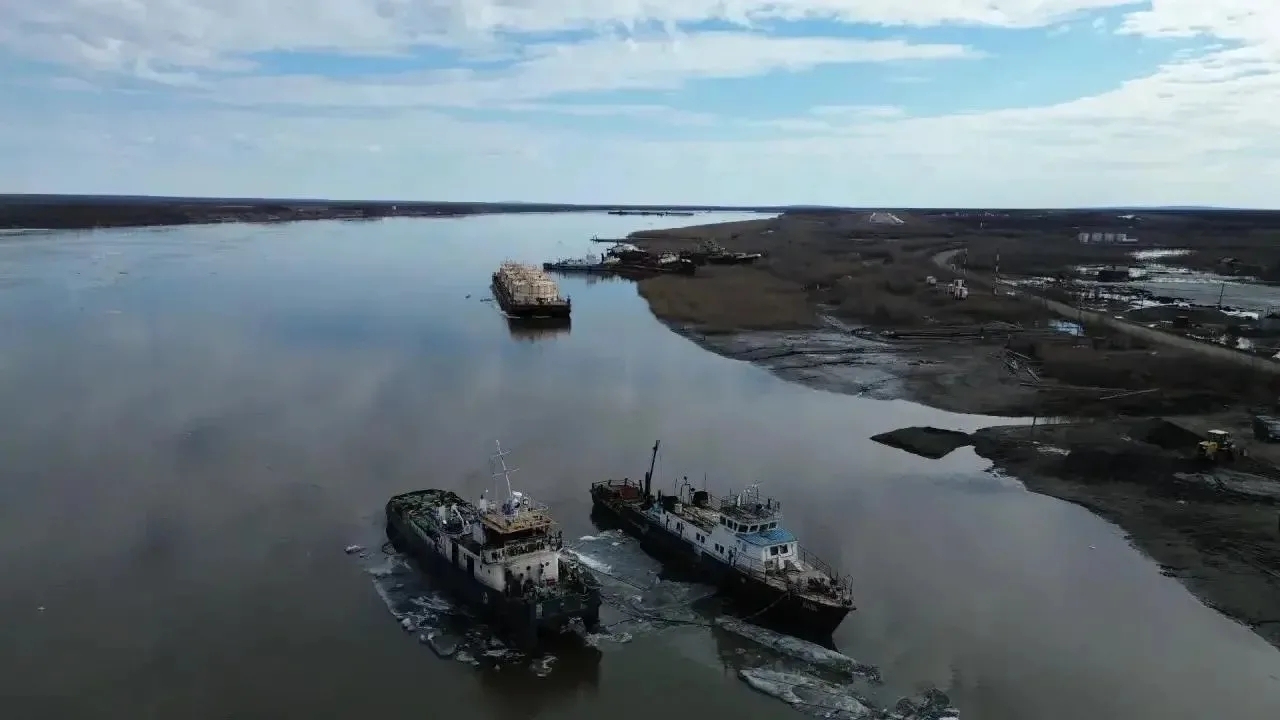 В Абыйском улусе из-за ледохода течением унесло 10 судов / Фото: Минэкологии Республики Саха (Якутия)