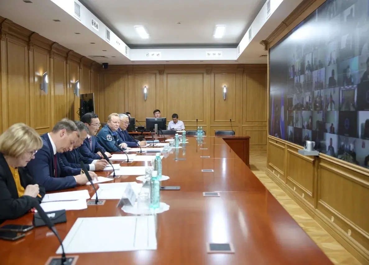 Айсен Николаев провел совещание по предварительным итогам весеннего половодья / Фото: Пресс-служба Главы Республики Саха (Якутия) и Правительства Республики Саха
