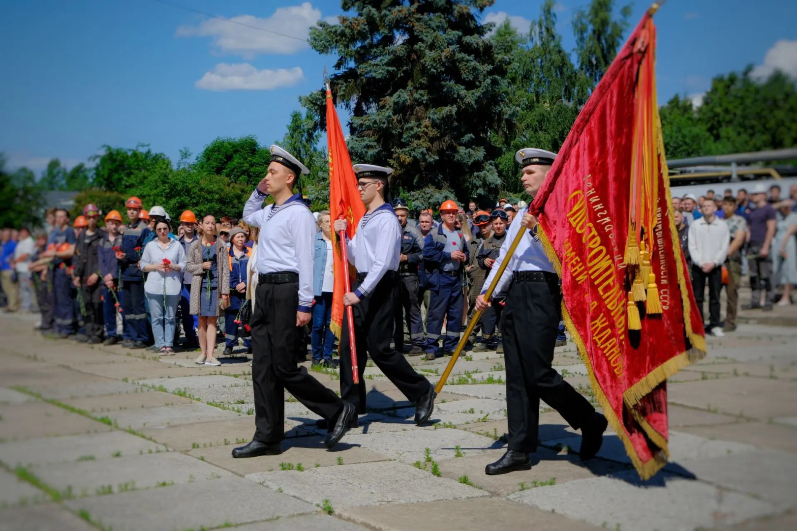 На «Северной верфи» ОСК почтили память героев Великой Отечественной войны / Фото: пресс-служба ПАО «Судостроительный завод «Северная верфь»