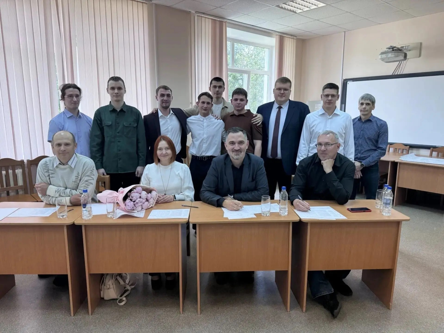 Специалисты предприятия ОСК «Арктика» оценили дипломы будущих инженеров / Фото: