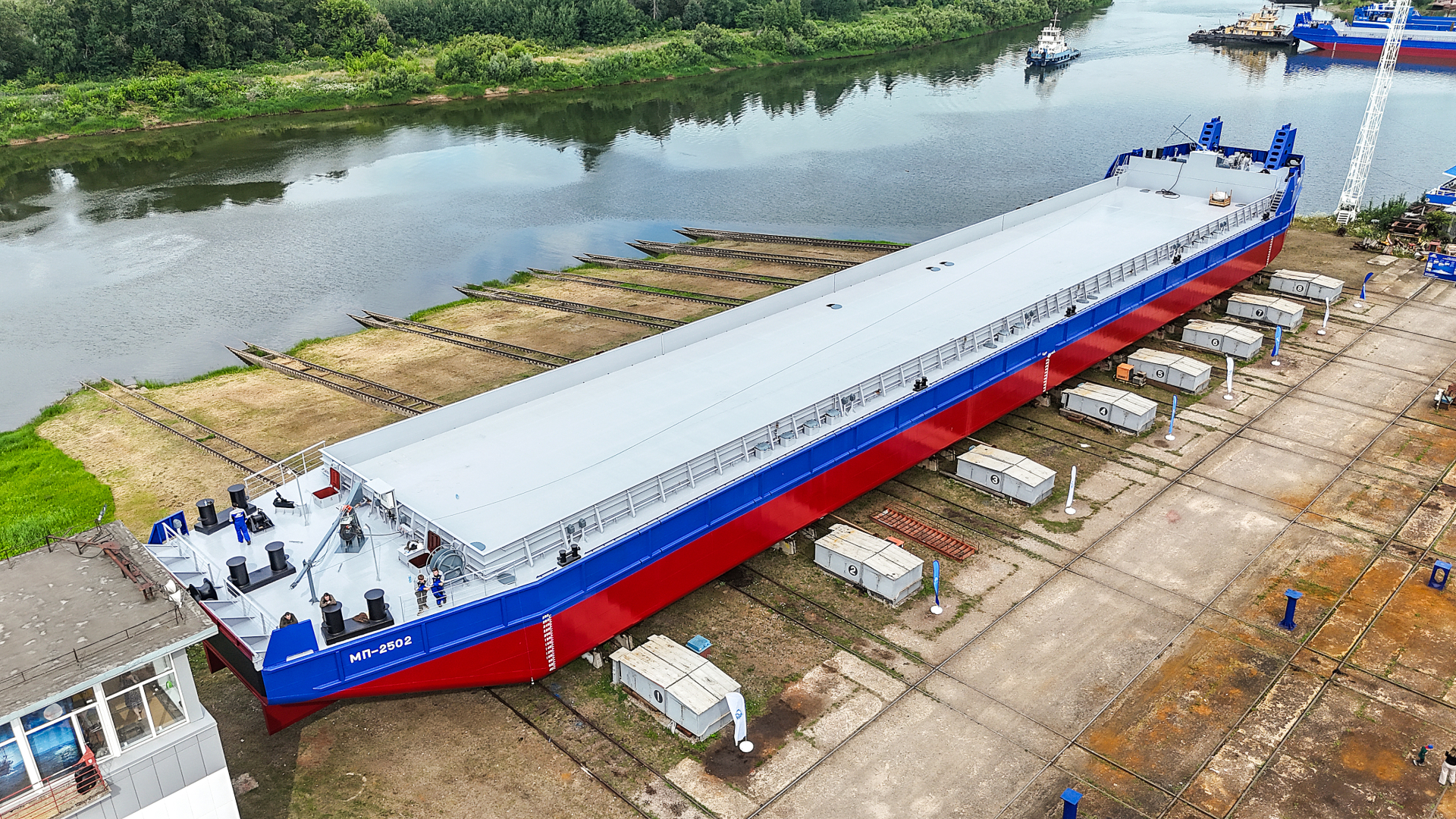 Баржа МП-2502 проекта RDB 66.68M/ Фото: пресс-служба ООО "Самусьский ССРЗ"