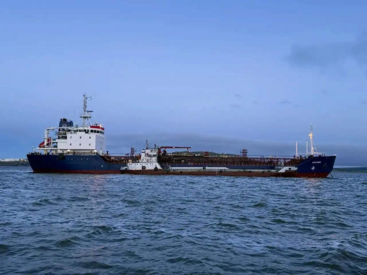 С начала топливной навигации 2026 года в округ доставлено около 21 тыс. тонн нефтепродуктов / Фото: правительство Чукотского автономного округа