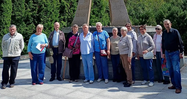 Ветераны завода ОСК «Янтарь» побывали в поселке Янтарный / Фото: