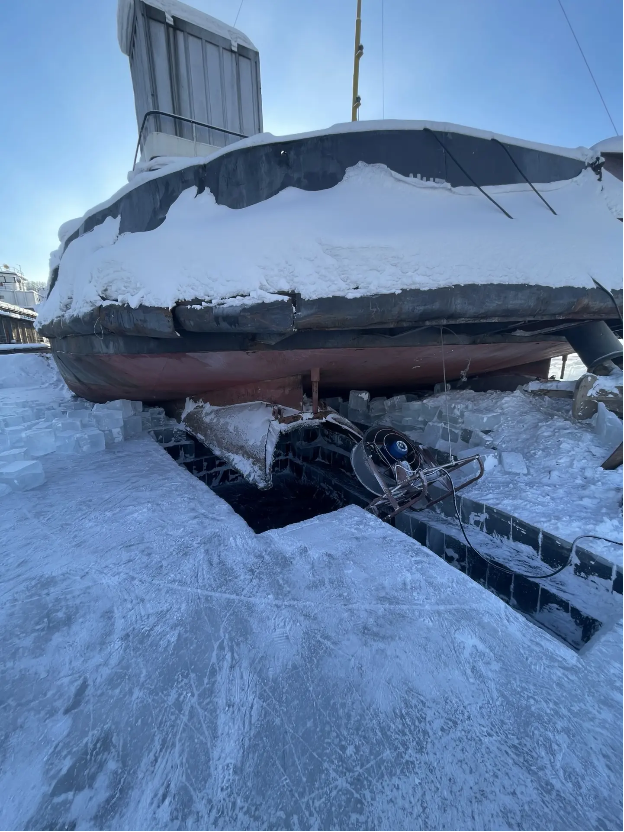 Выморозка льда для выполнения ремонта движительно-рулевого комплекса судна проекта СК2000К, 2026 г