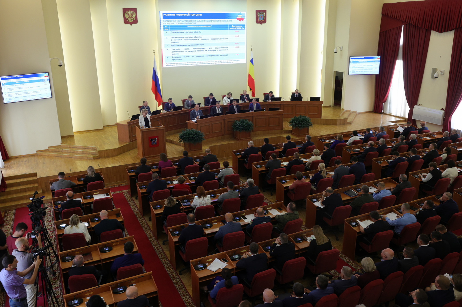 Юрий Слюсарь поручил завершить инвентаризацию бесхозяйных ГТС и решить проблему с тарифами на орошение / Фото: Правительство Ростовской области
