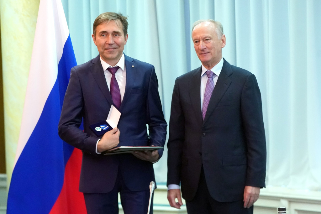 Награждение сотрудников 33 Судоремонтного завода / Фото: пресс-служба ОСК