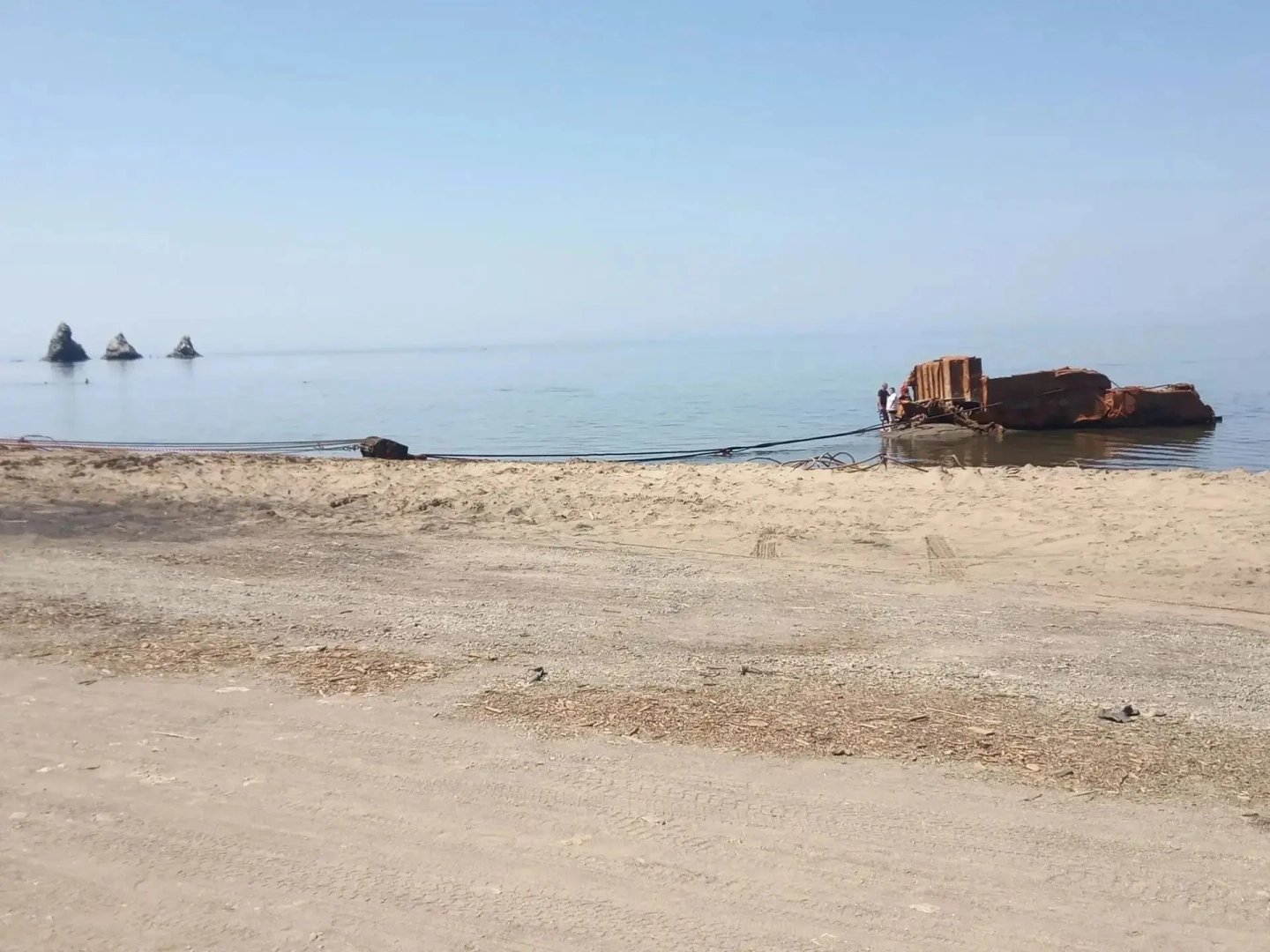 На Сахалине удалили затонувшее судно из акватории порта Корсаков / Фото: Минтранс Сахалинской области