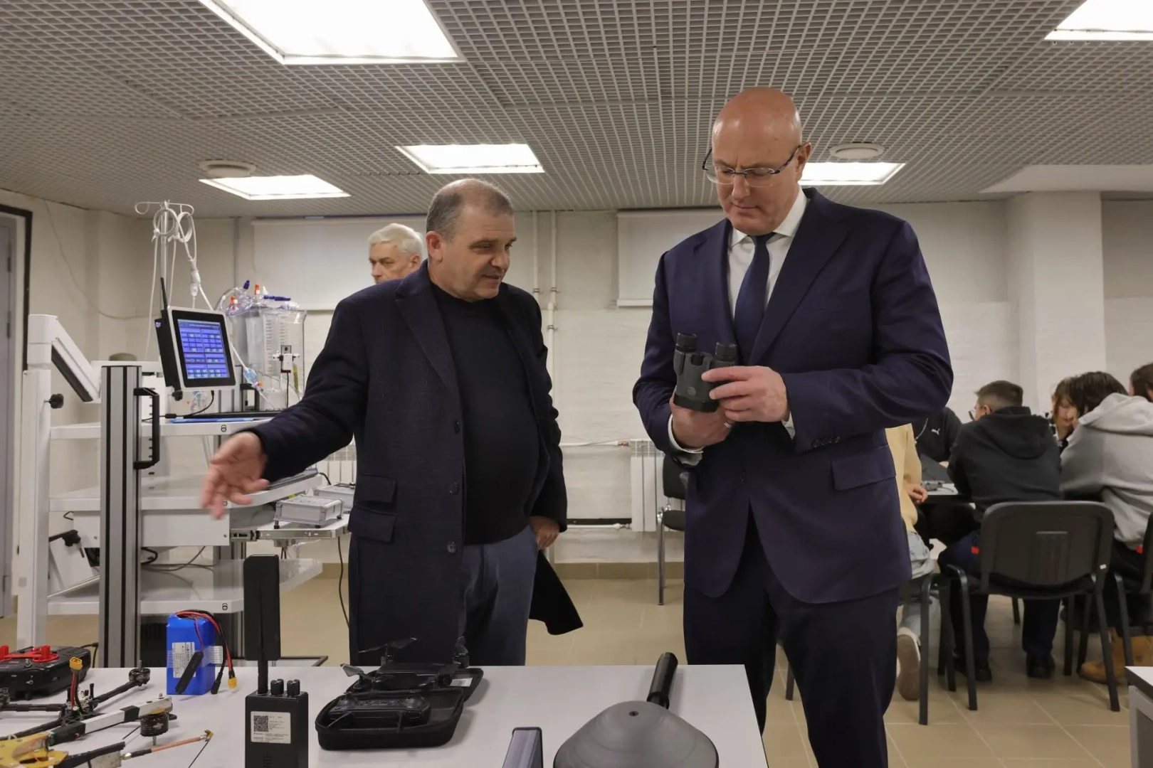 Вице-премьер Дмитрий Чернышенко оценил инфраструктуру СПбГМТУ / Фото: Санкт-Петербургский государственный морской технический университет