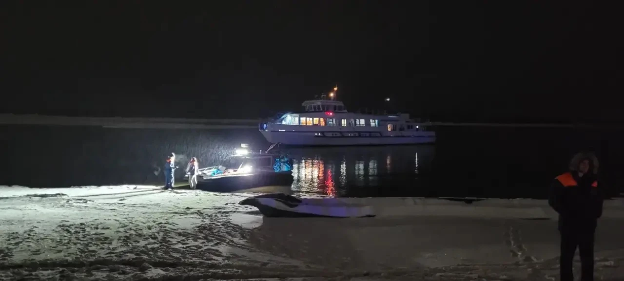 Снявшийся с мели теплоход «Московский-11» пришвартовался в Якутске / Фото: