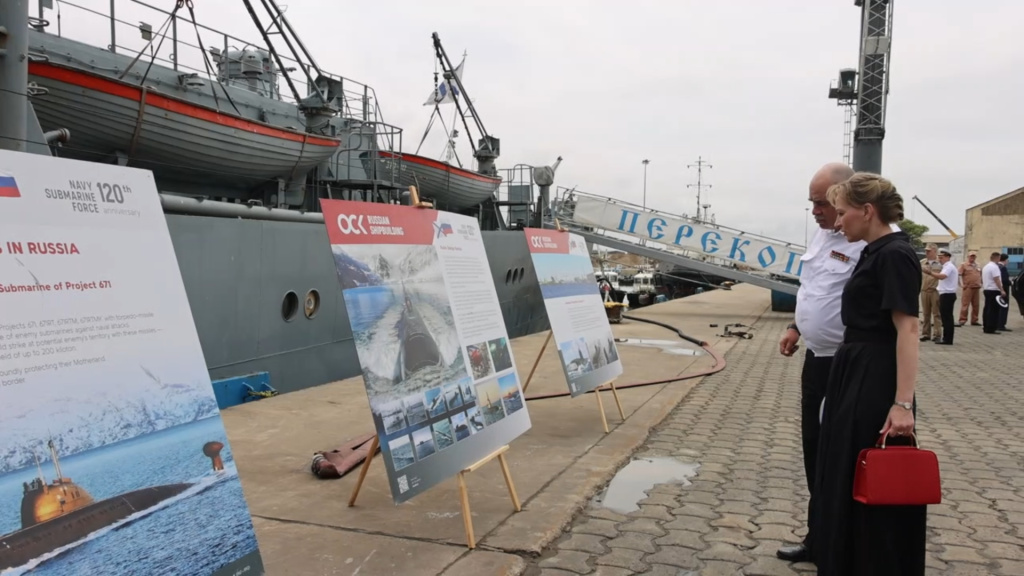 Историю российского подводного флота представили на выставке ОСК в Конго / Фото: пресс-служба ОСК